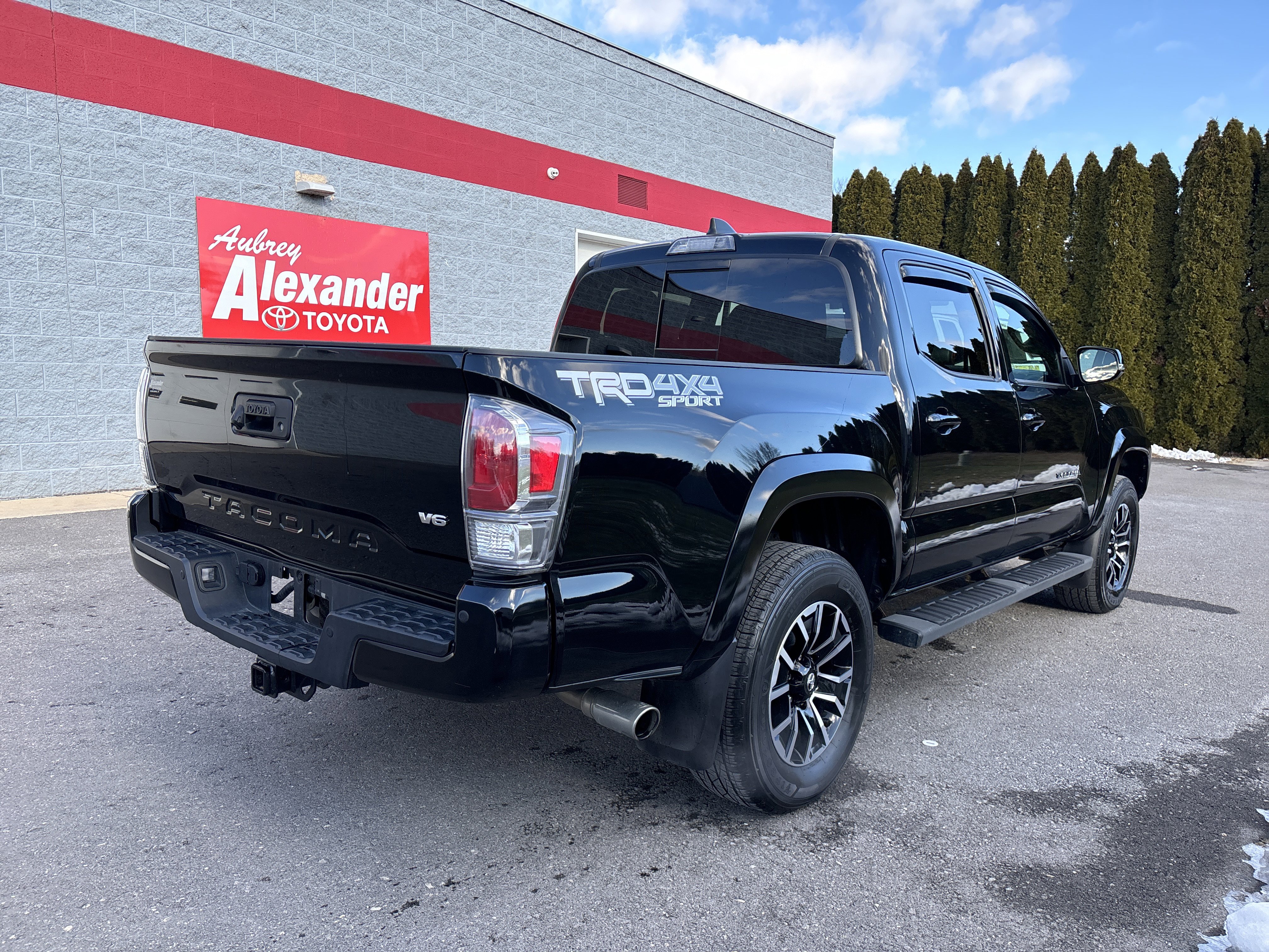 Used 2022 Toyota Tacoma TRD Sport image 3