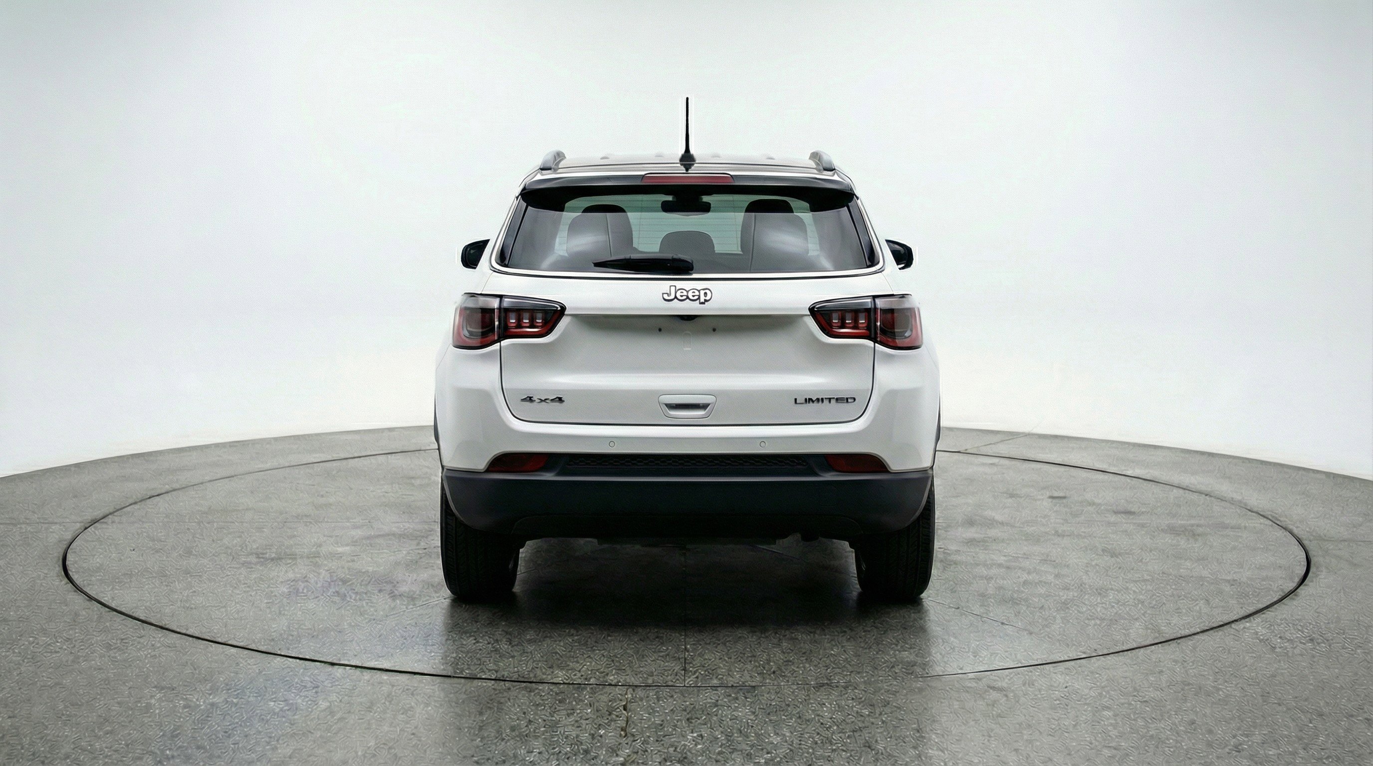 Used 2025 Jeep Compass Latitude AWD/4WD image 7