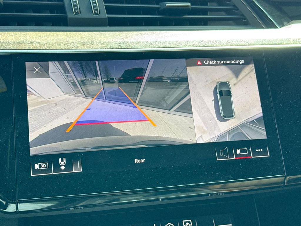 Used 2019 Audi e-tron Premium Plus image 17