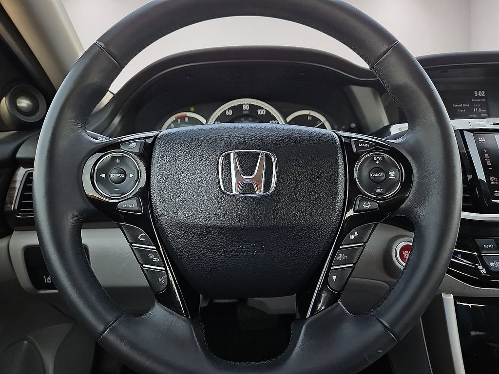 Used 2017 Honda Accord Touring image 30