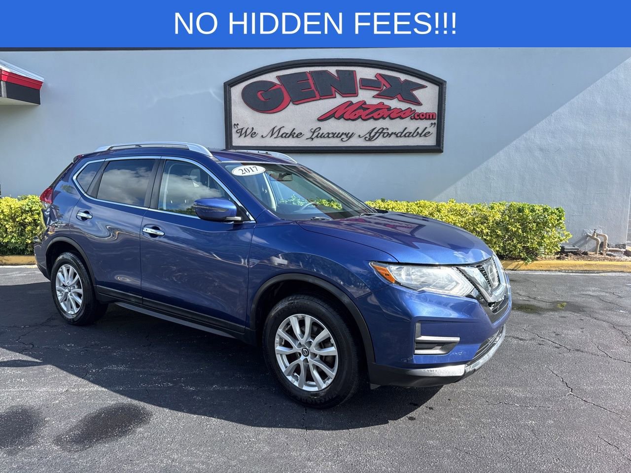 Used 2017 Nissan Rogue SV AWD/4WD image 1