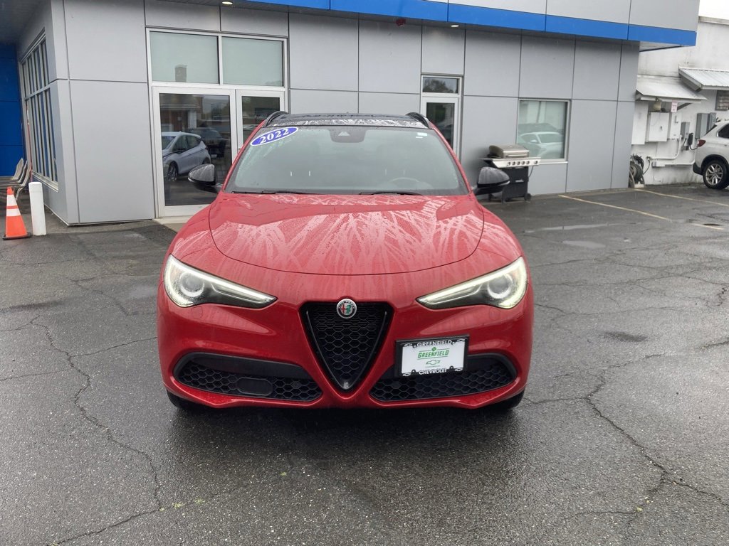 Used 2022 Alfa Romeo Stelvio Veloce image 2