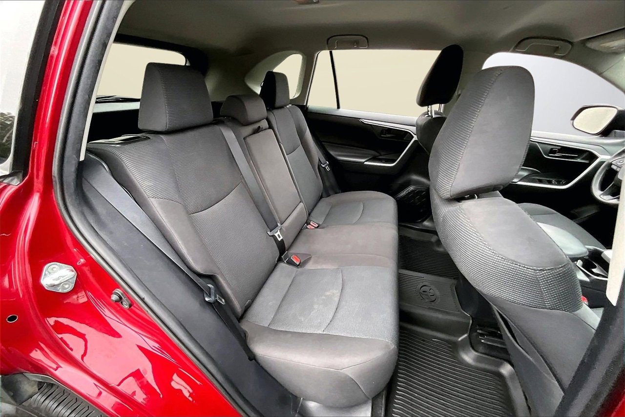 Used 2021 Toyota RAV4 LE image 21