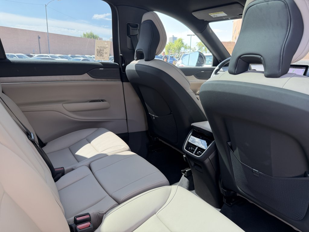Used 2025 Volvo EX90 Ultra AWD/4WD image 36