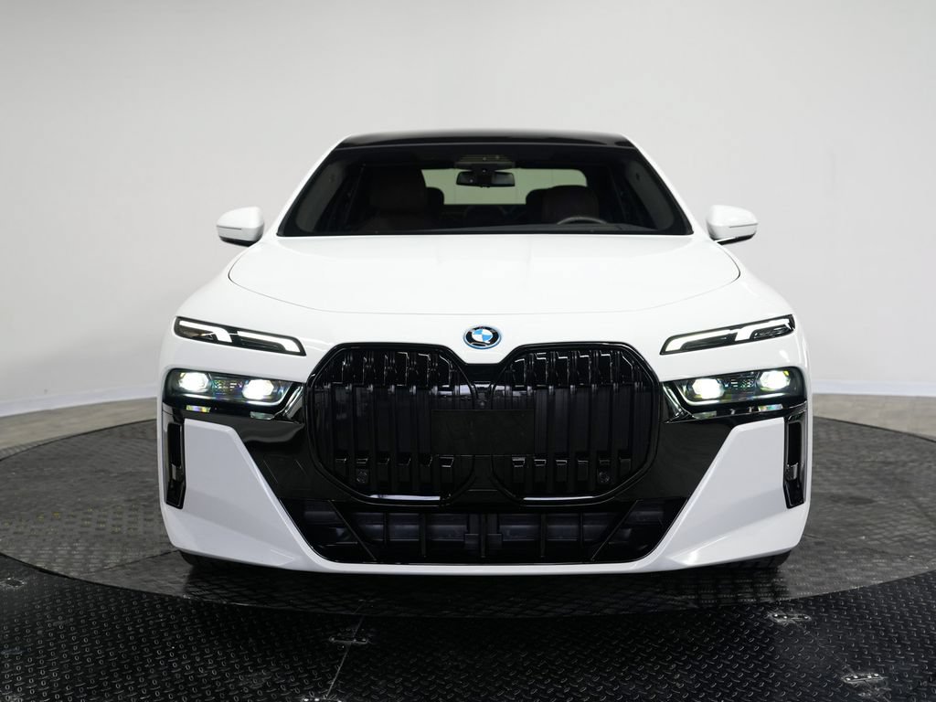 Used 2023 BMW i7 xDrive60 AWD/4WD image 2