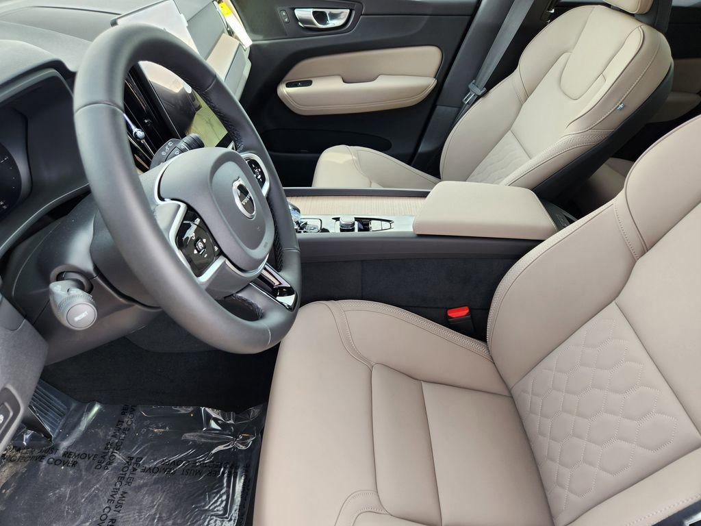 New 2026 Volvo XC60 T8 Plus w/ Protection Package Premier image 4