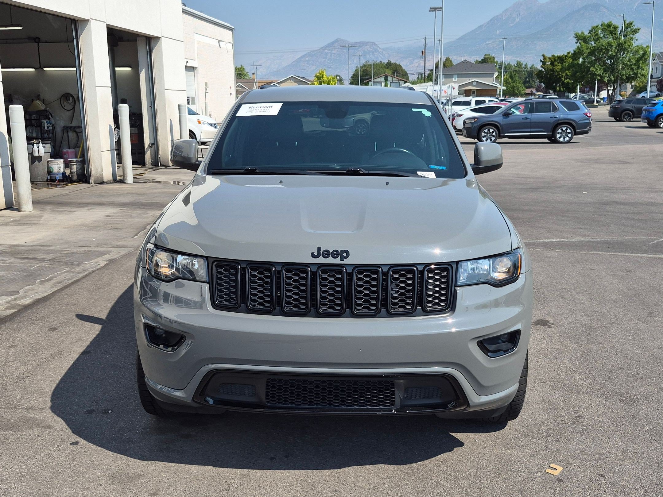 Used 2020 Jeep Grand Cherokee Altitude AWD/4WD image 12