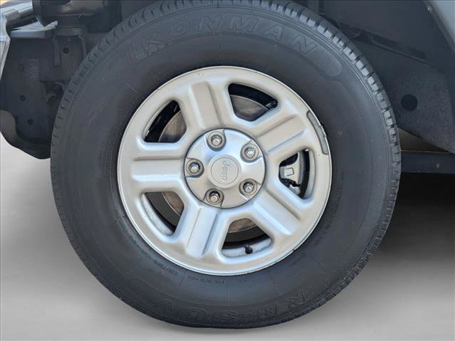 Used 2016 Jeep Wrangler Unlimited Sport w/ Connectivity Group AWD/4WD image 21