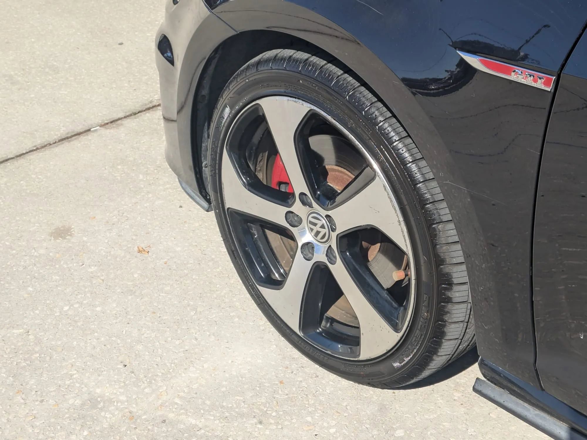 Used 2015 Volkswagen Golf 4-Door image 8