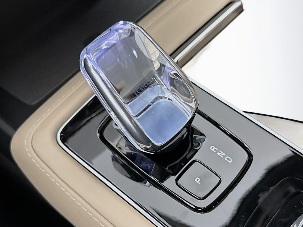 New 2026 Volvo XC90 B6 Plus w/ Protection Package Premier image 16