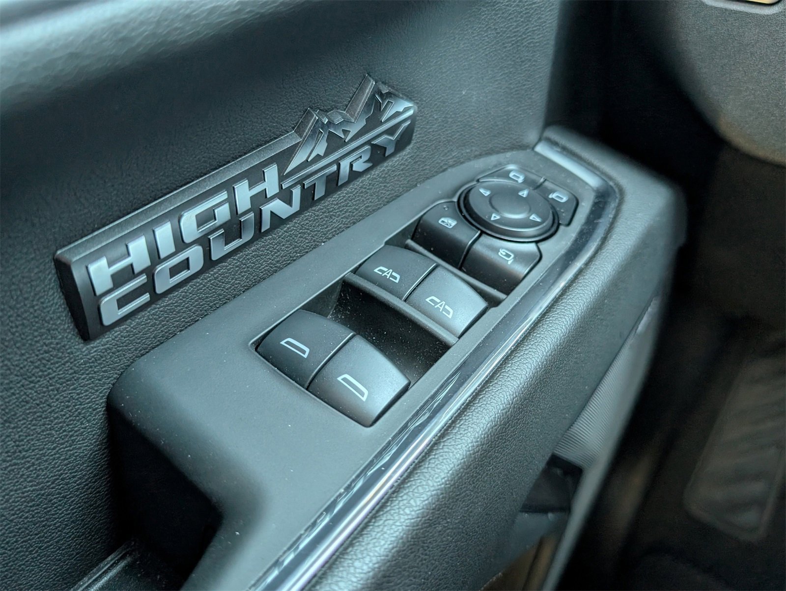 Used 2024 Chevrolet Silverado 1500 High Country w/ Midnight Edition image 33