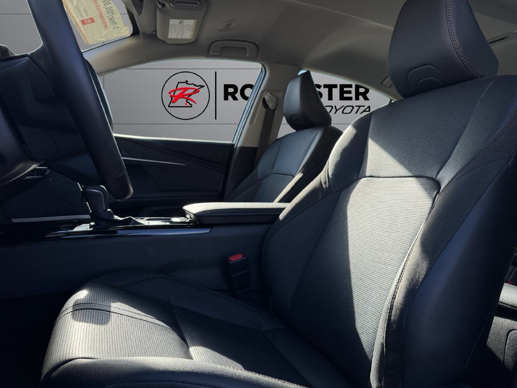 Used 2026 Toyota Camry XLE AWD/4WD image 10