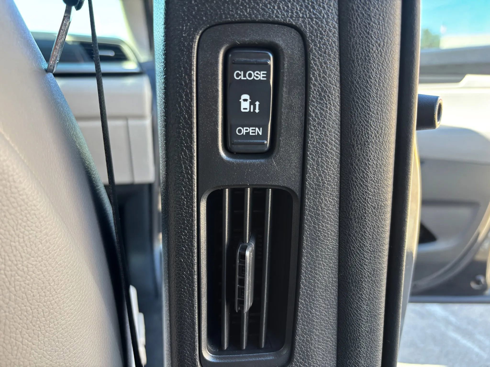 Used 2018 Honda Odyssey EX-L image 36