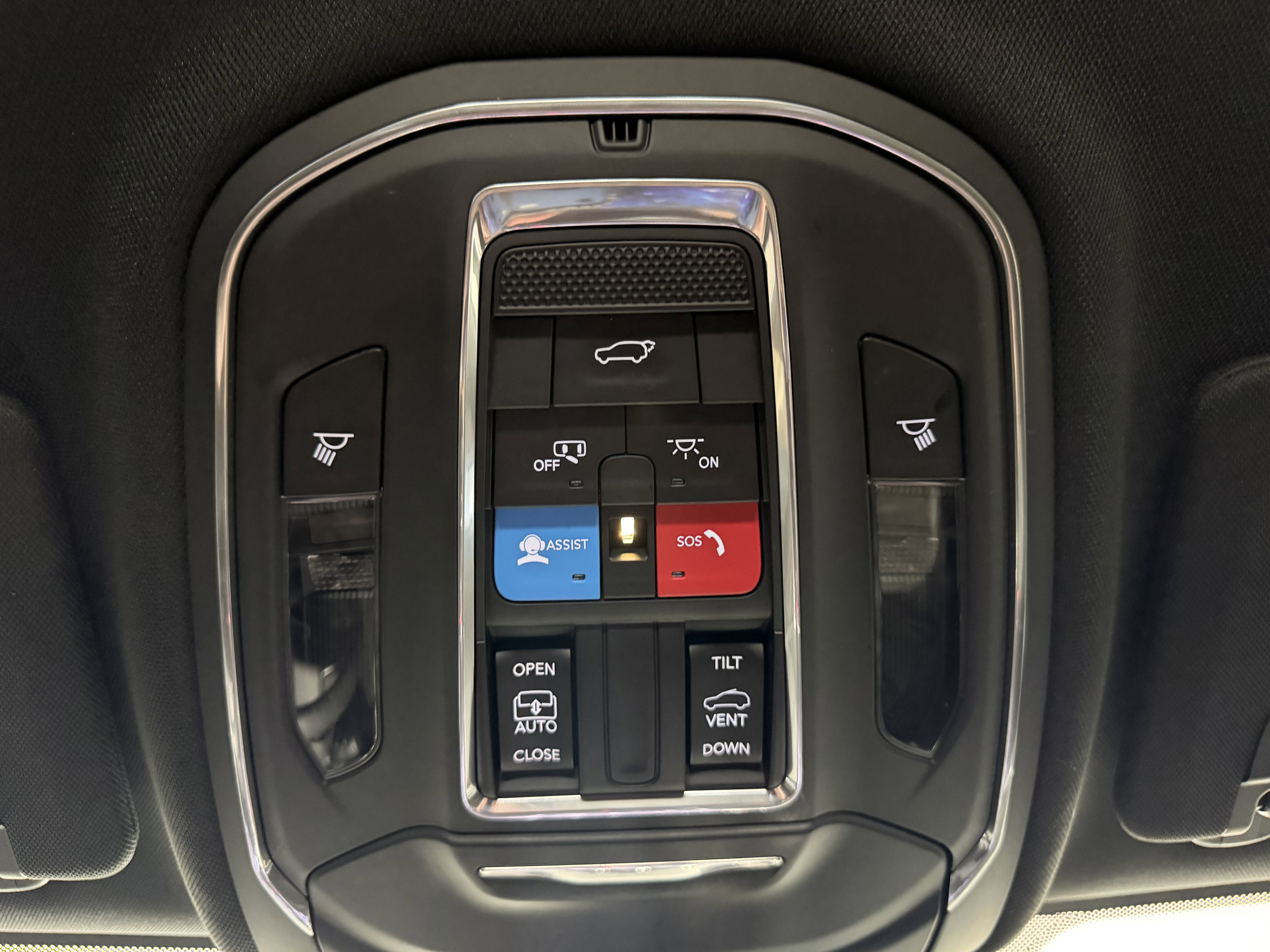 Used 2023 Jeep Grand Cherokee L Laredo image 15