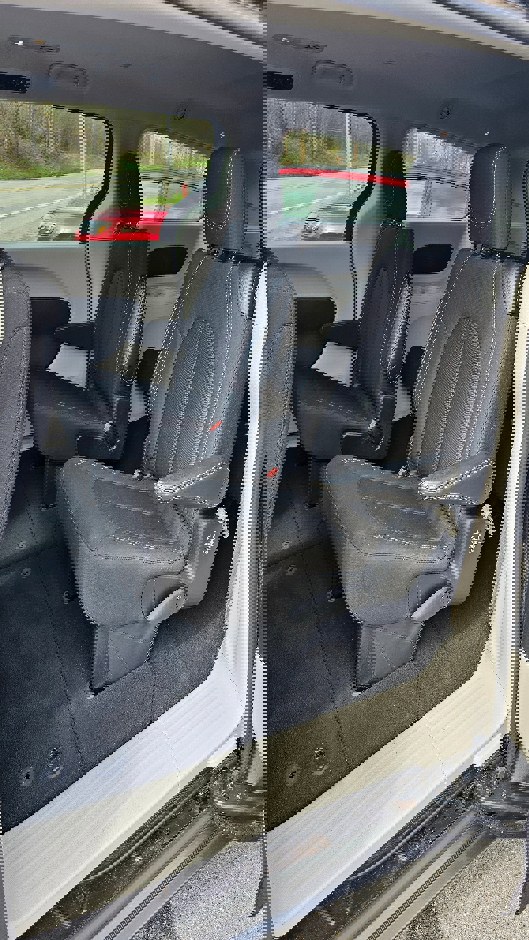 Used 2023 Chrysler Voyager LX image 15