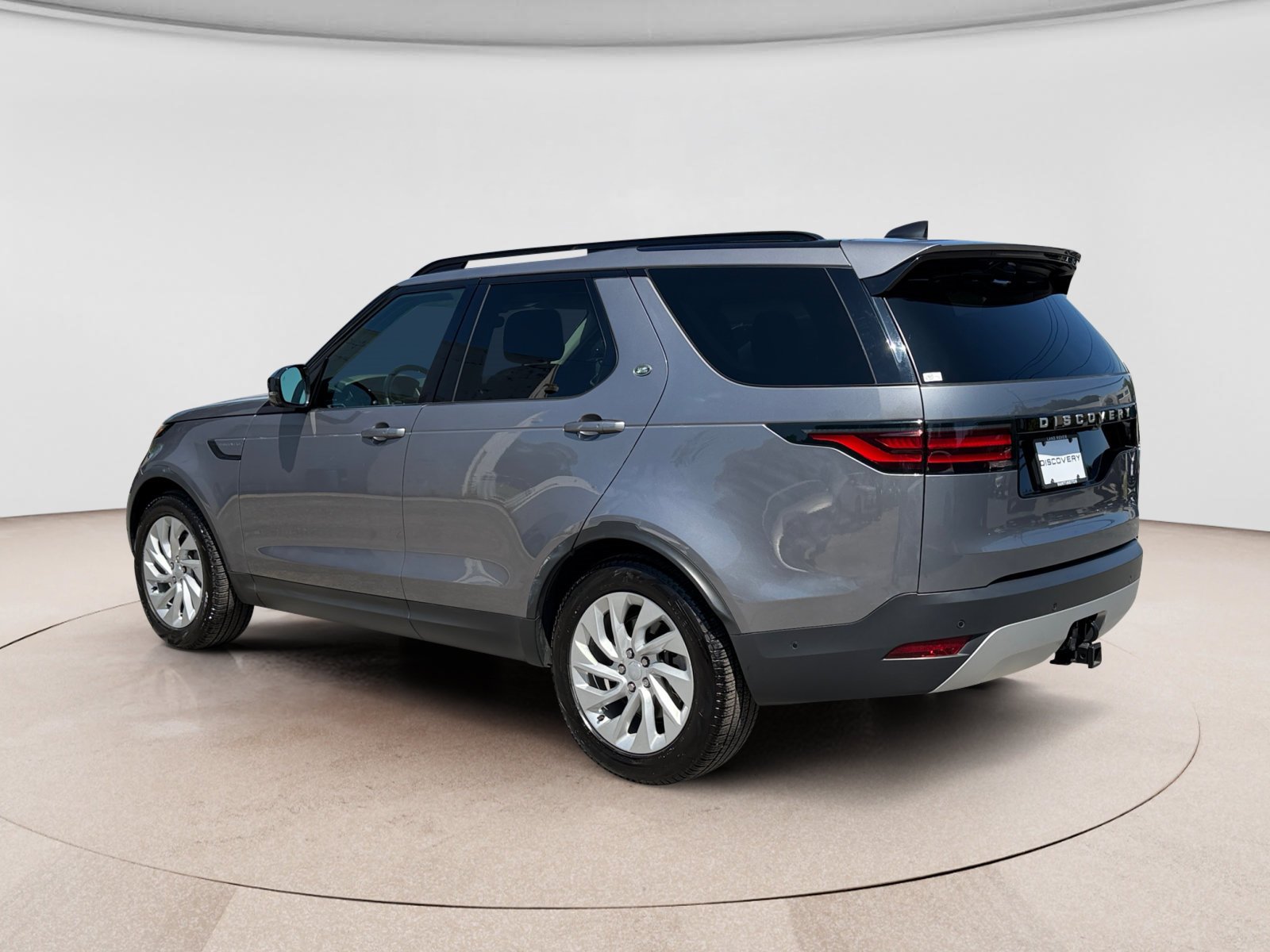 Used 2024 Land Rover Discovery S AWD/4WD image 3
