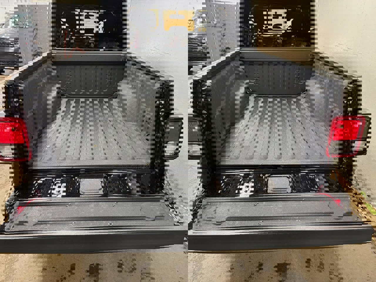 Used 2022 Jeep Gladiator Sport image 9