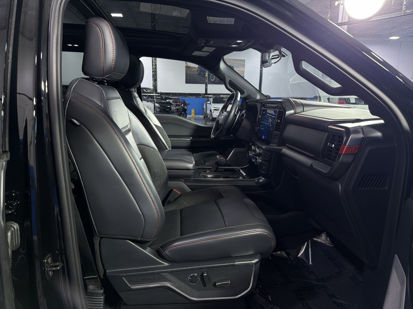 Used 2025 Ford F150 Raptor AWD/4WD image 24