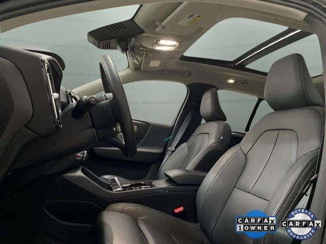 Used 2025 Volvo XC40 B5 Plus image 26