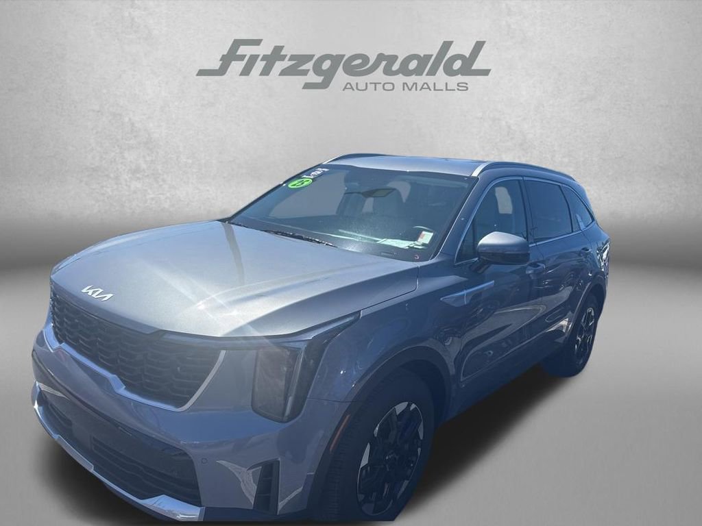 Used 2025 Kia Sorento S image 2