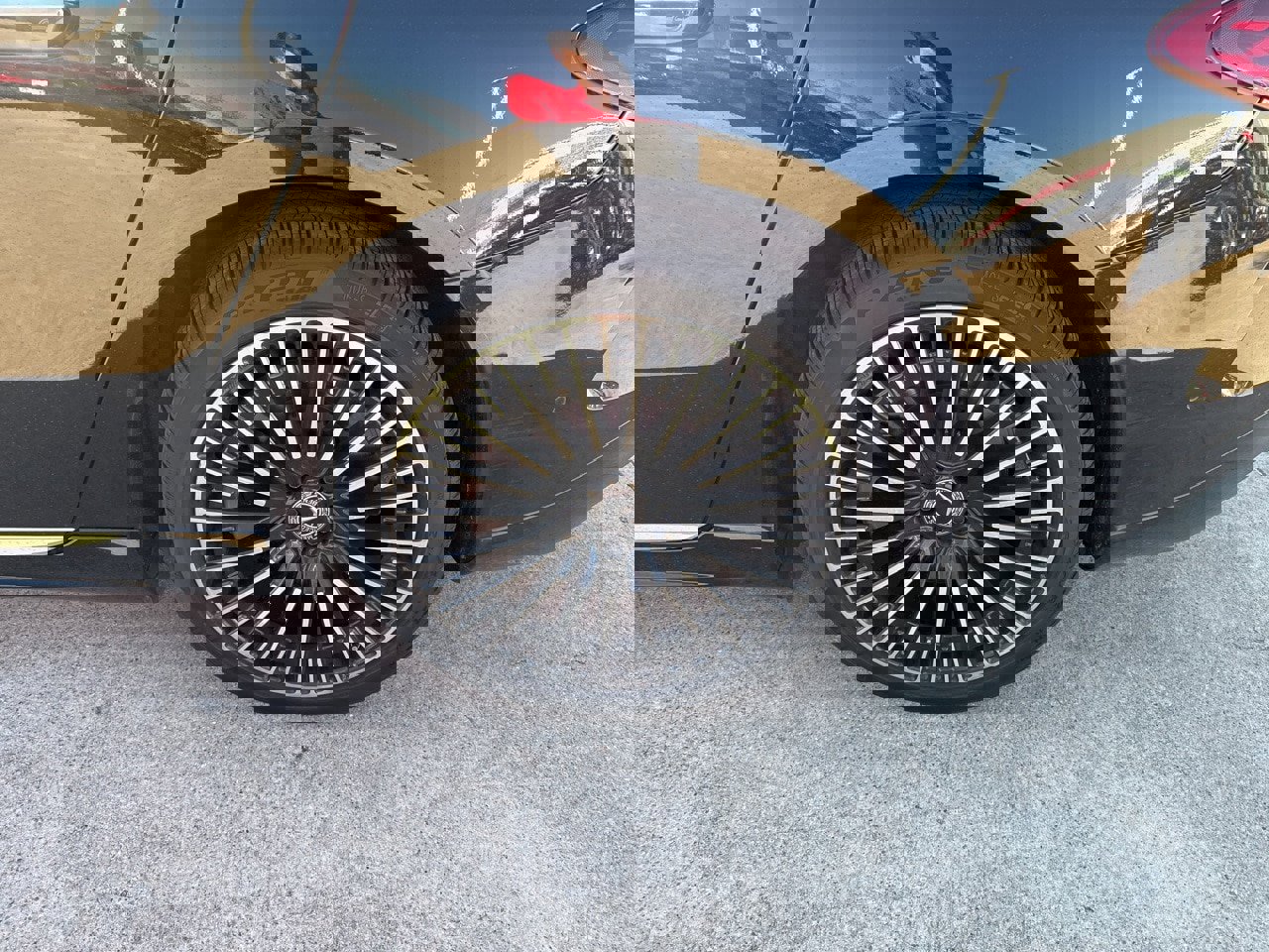 Used 2022 Mercedes-Benz EQS 580 4MATIC Sedan image 12