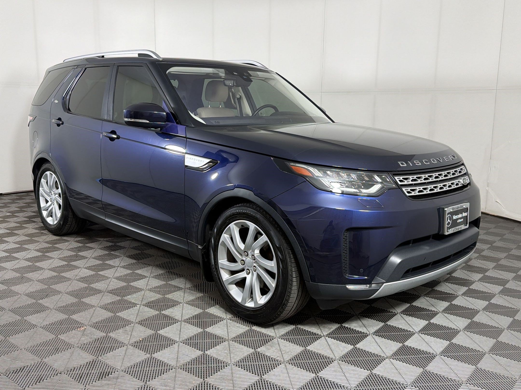 Used 2018 Land Rover Discovery HSE AWD/4WD image 7