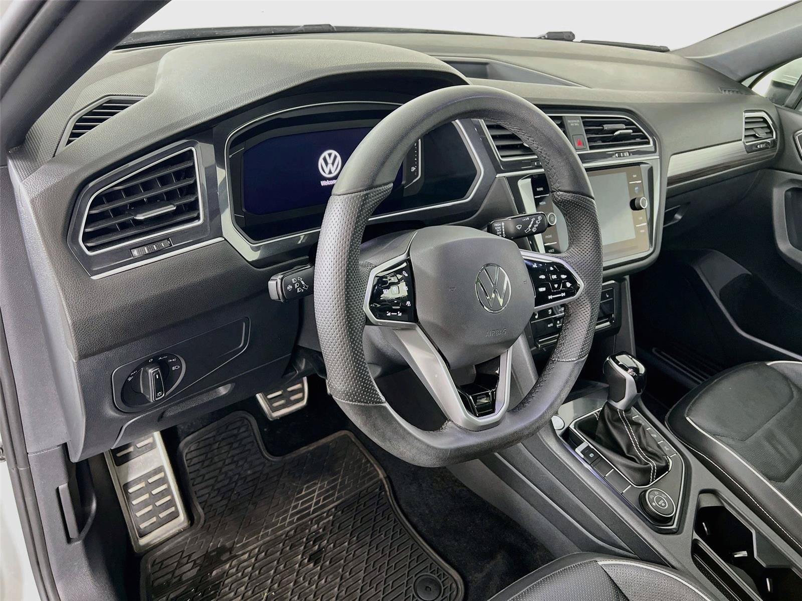 Used 2024 Volkswagen Tiguan SEL R-Line AWD/4WD image 10