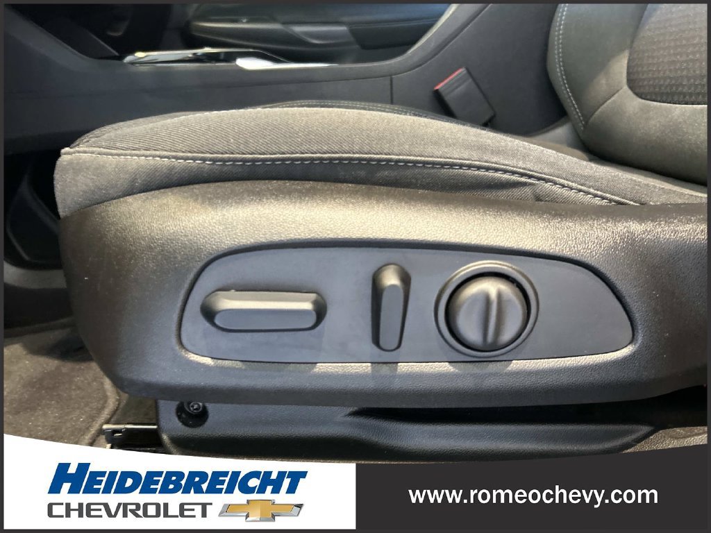 Used 2023 Chevrolet Bolt EUV LT w/ Comfort Package FWD image 14