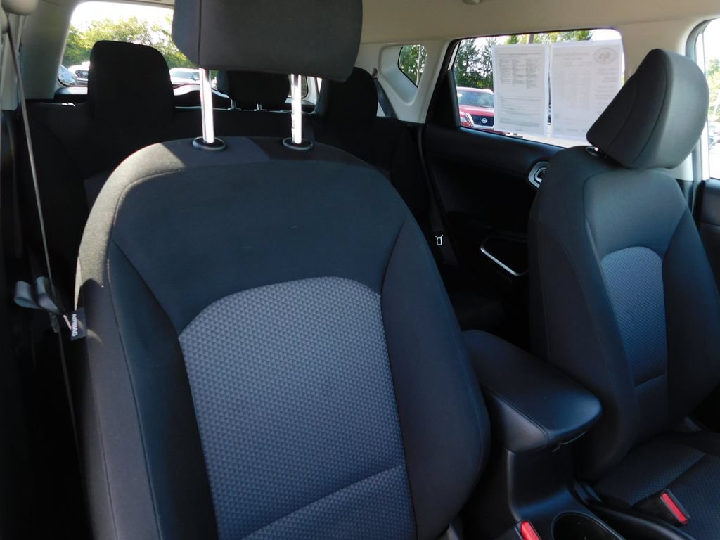 Used 2025 Kia Soul LX w/ LX Technology Package FWD image 18