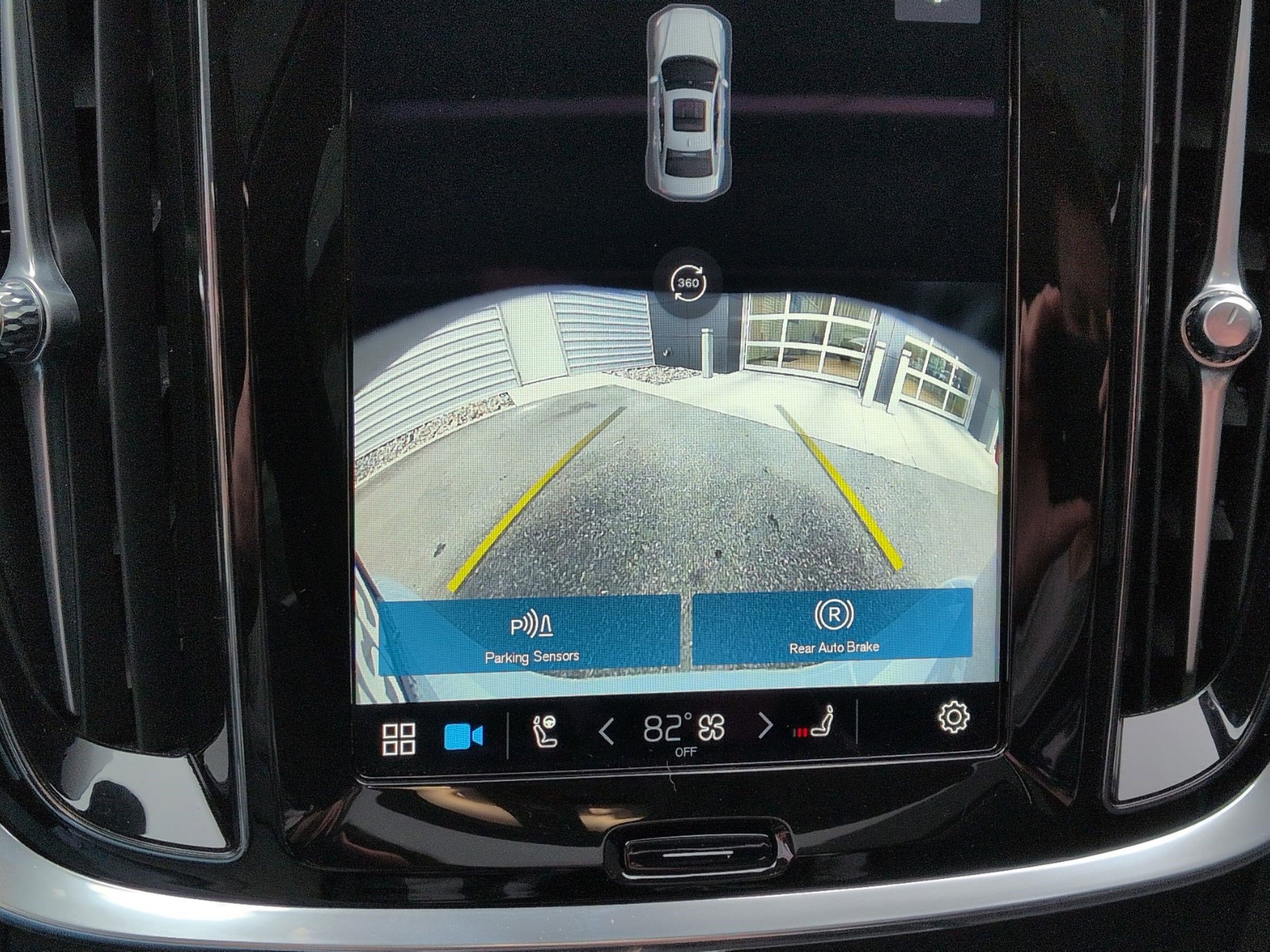 Used 2025 Volvo S60 T8 Plus image 24