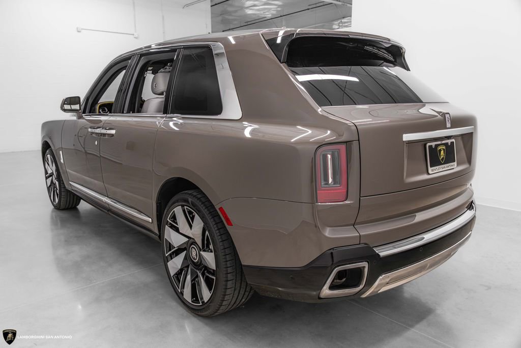 Used 2025 Rolls-Royce Cullinan w/ Dynamic Package image 3