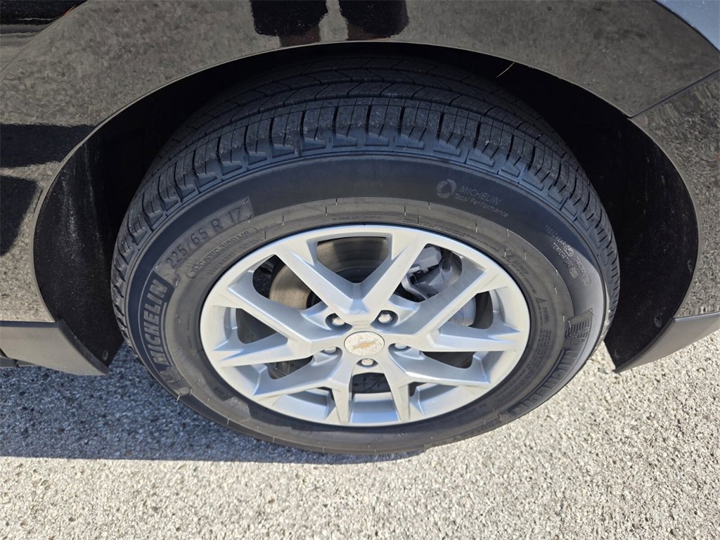 Used 2023 Chevrolet Equinox LS w/ LS Convenience Package image 18