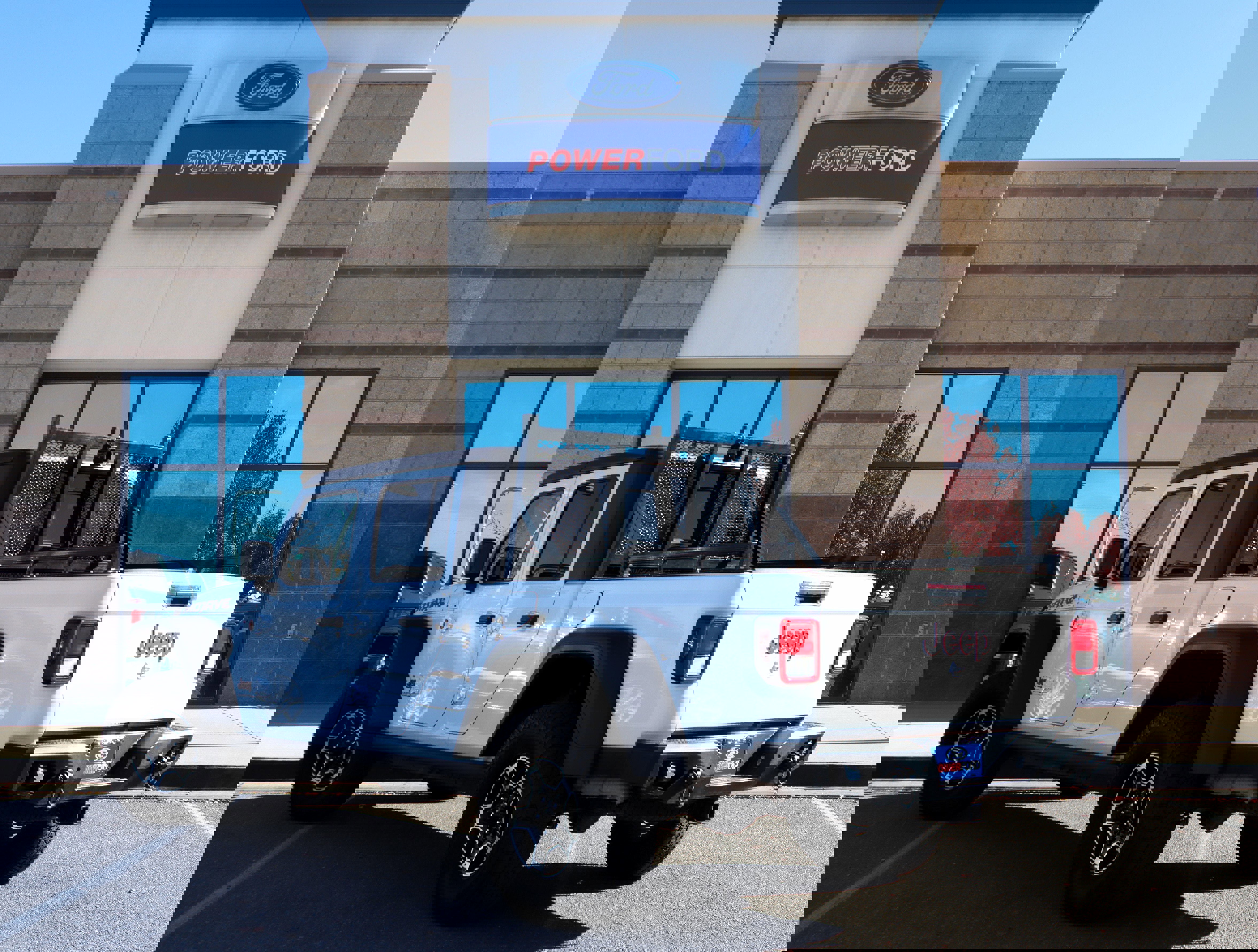 Used 2023 Jeep Gladiator Mojave w/ Trailer Tow Package image 8