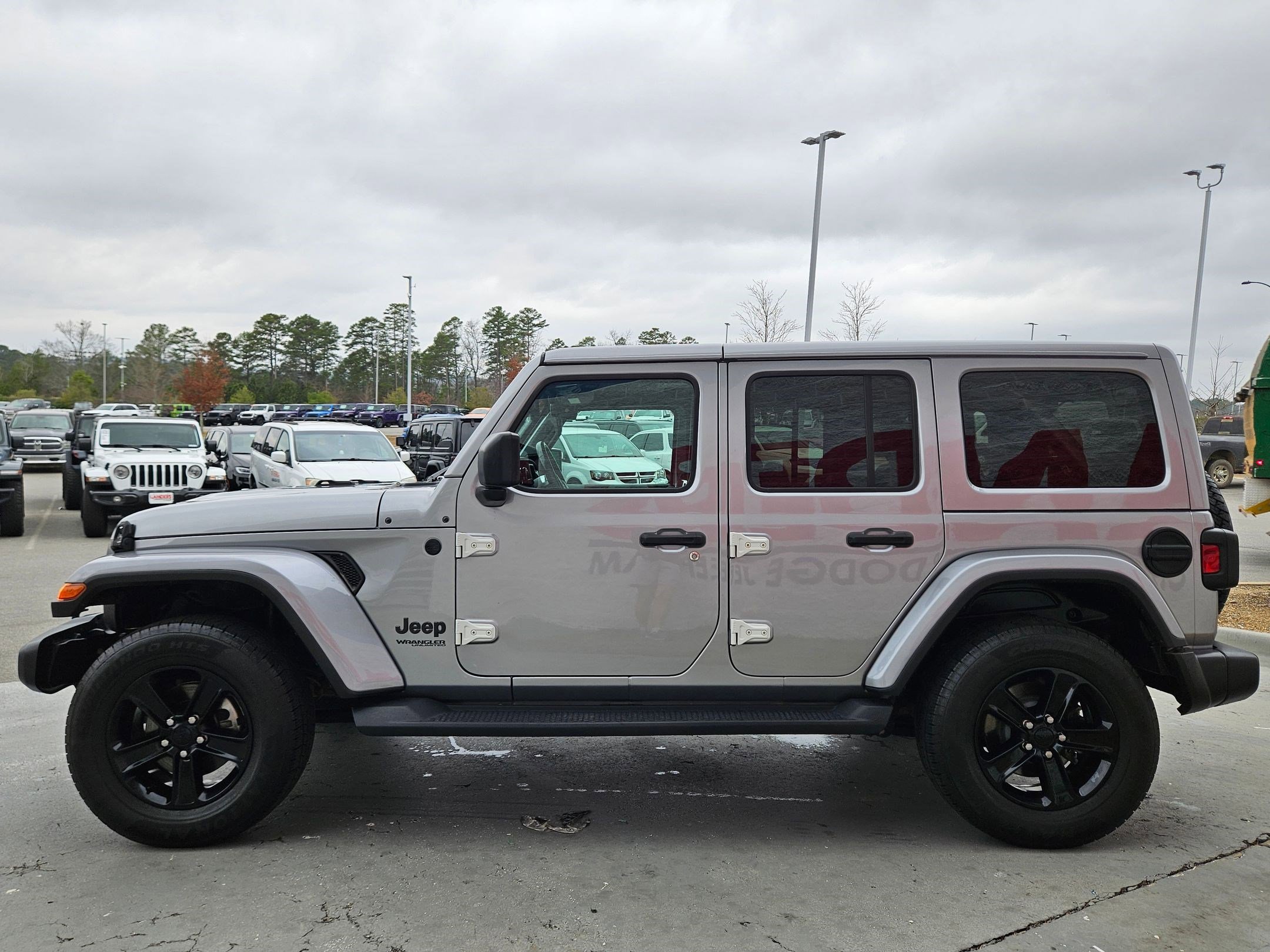 Used 2021 Jeep Wrangler Unlimited Sahara image 4
