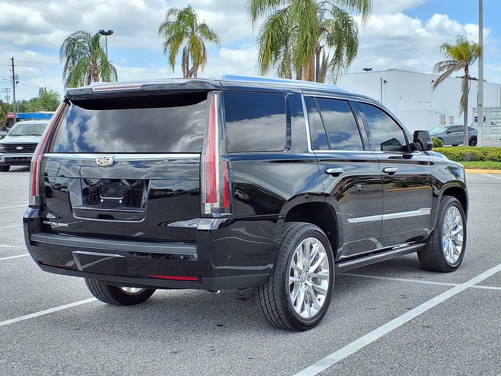 Used 2020 Cadillac Escalade Premium Luxury AWD/4WD image 7