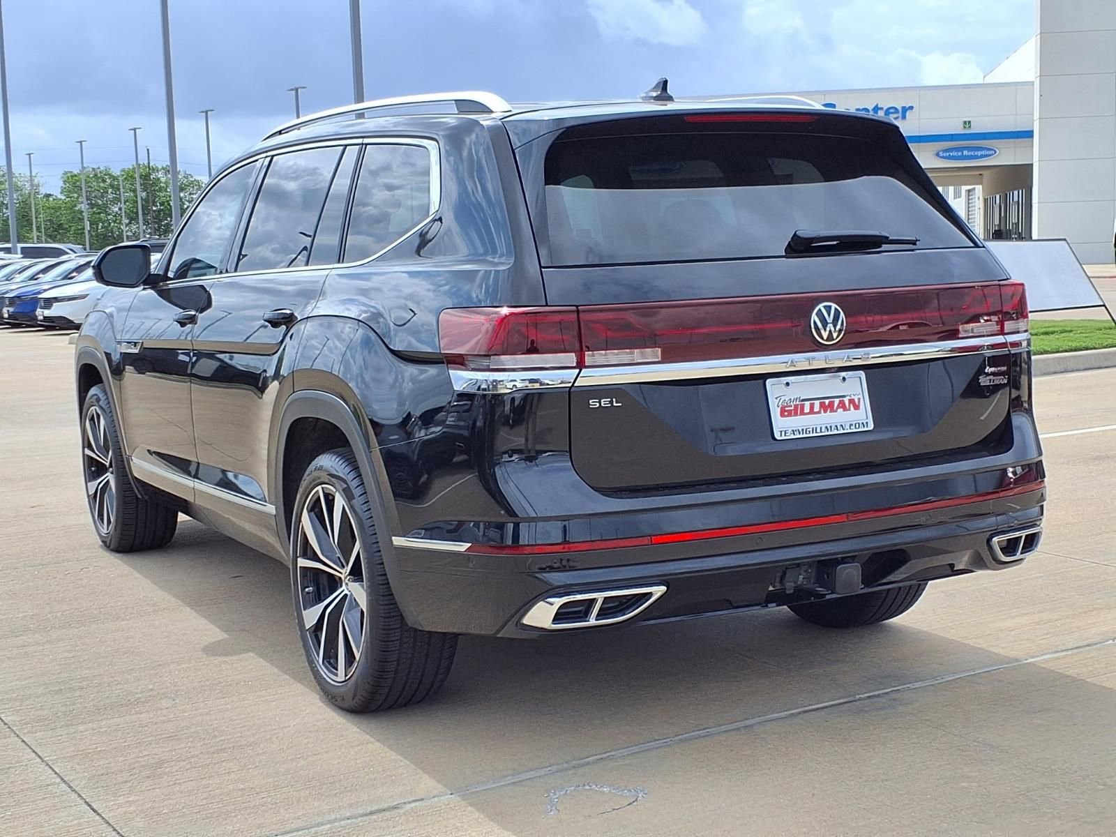 Used 2024 Volkswagen Atlas SEL Premium R-Line image 2