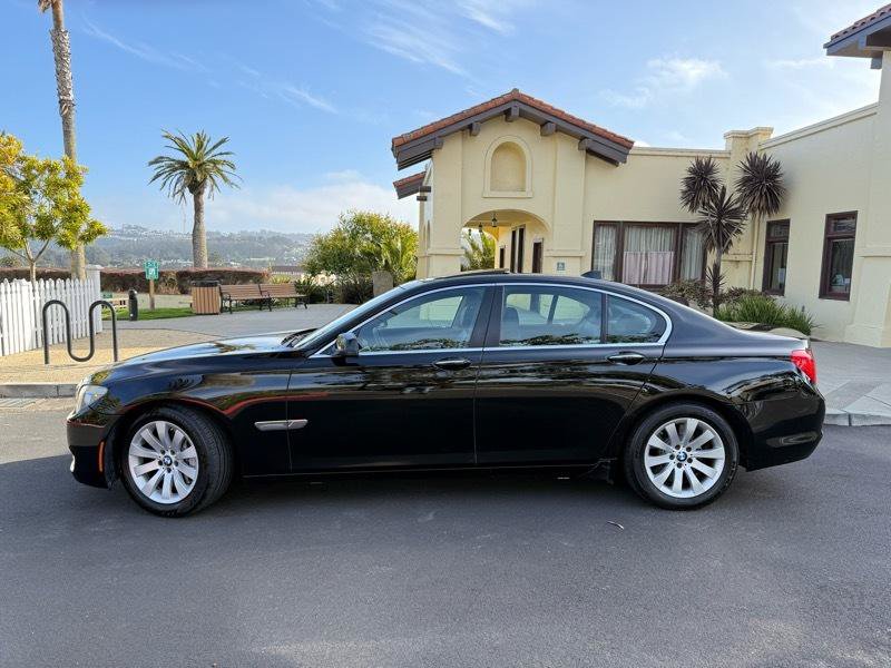 Used 2009 BMW 750i RWD image 4