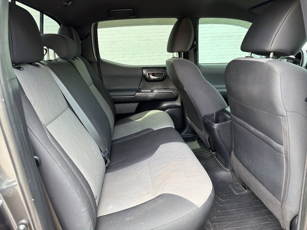 Used 2021 Toyota Tacoma TRD Off-Road w/ Technology Package AWD/4WD image 10
