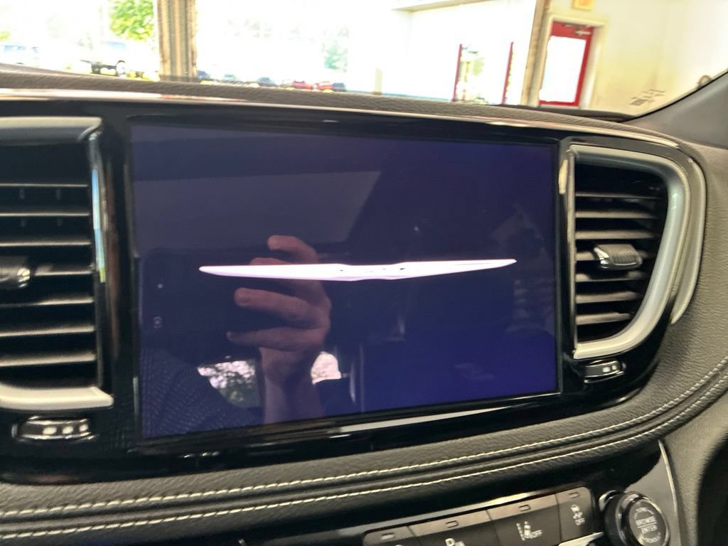 Certified 2025 Chrysler Pacifica Limited FWD image 69