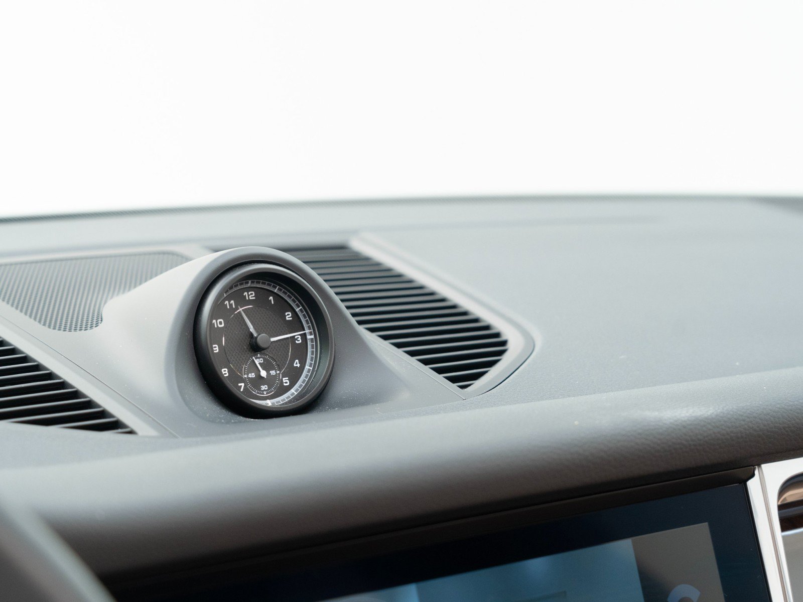 Certified 2025 Porsche Macan image 25