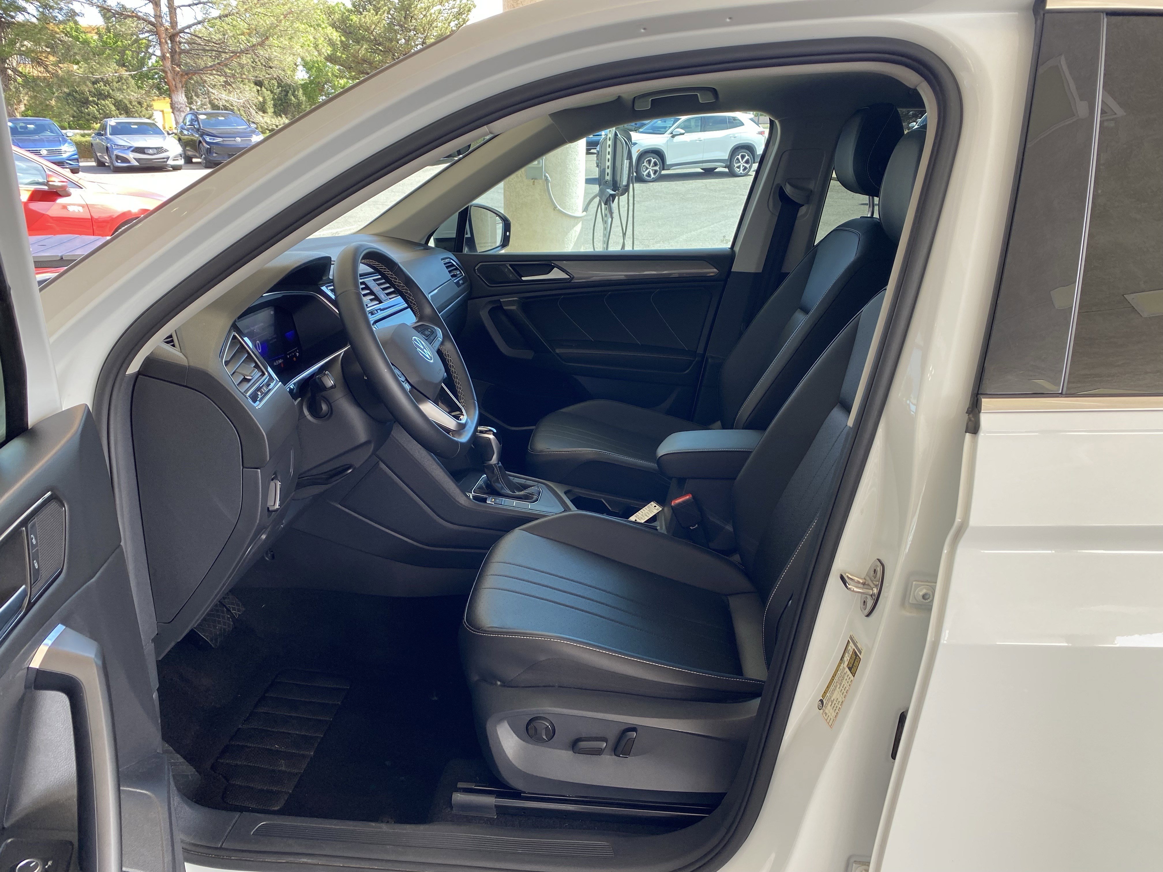 Used 2022 Volkswagen Tiguan SE w/ Panoramic Sunroof Package FWD image 22