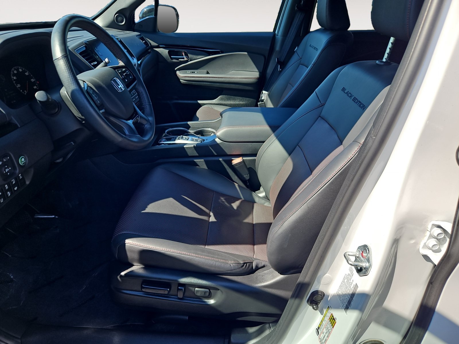 Used 2025 Honda Ridgeline Black Edition image 9