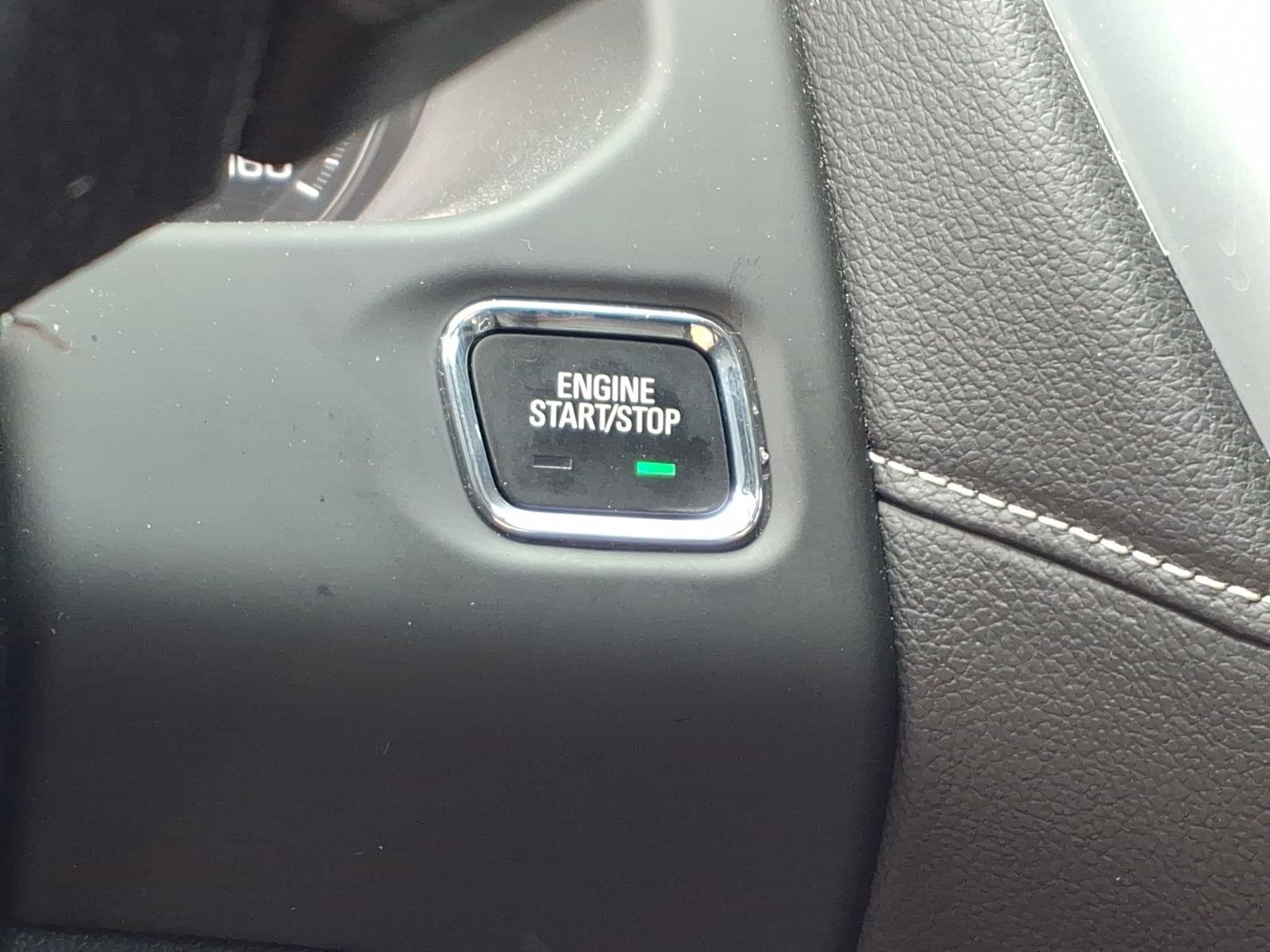 Used 2023 GMC Acadia SLT w/ LPO, Floor Liner Package FWD image 17