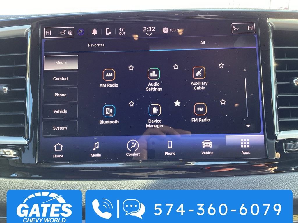 Used 2024 Chrysler Pacifica Touring-L image 3