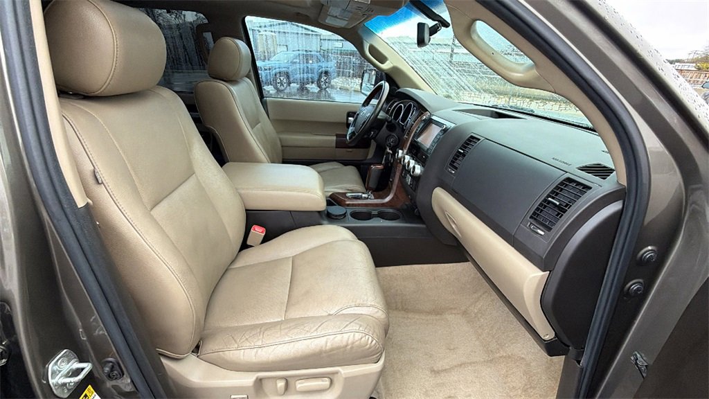Used 2011 Toyota Sequoia Platinum image 50