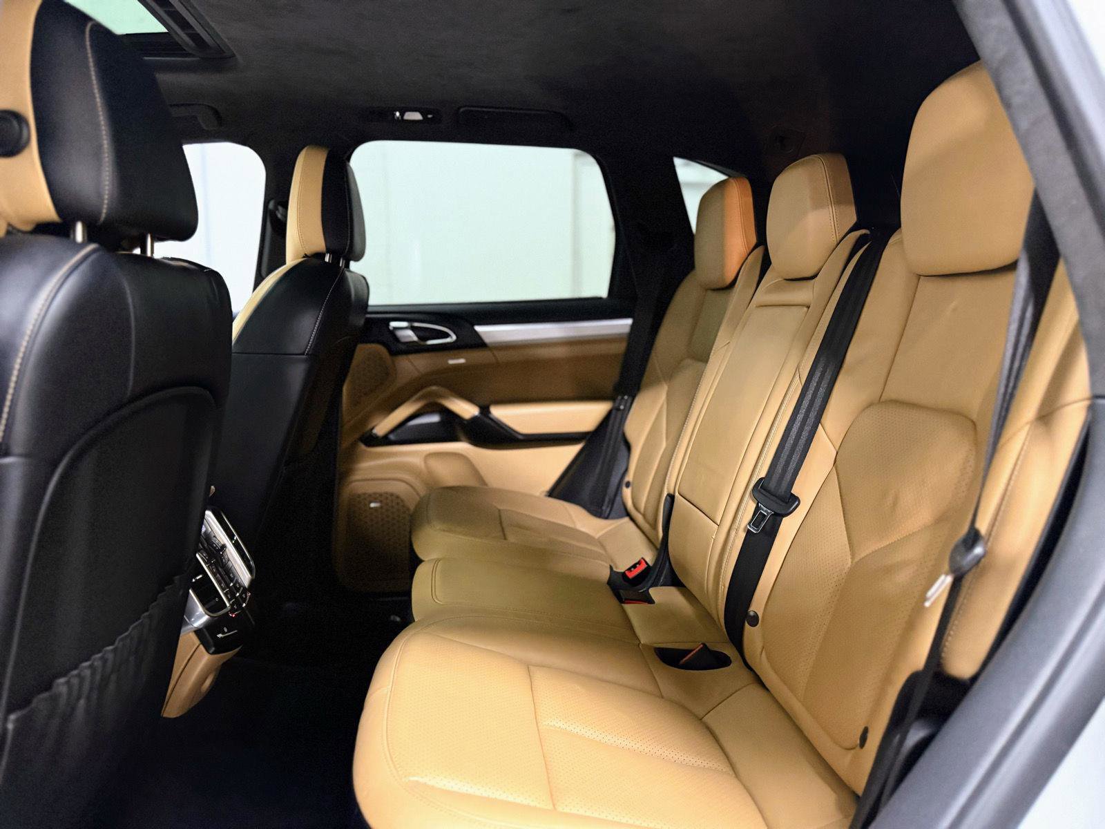 Used 2014 Porsche Cayenne GTS image 16