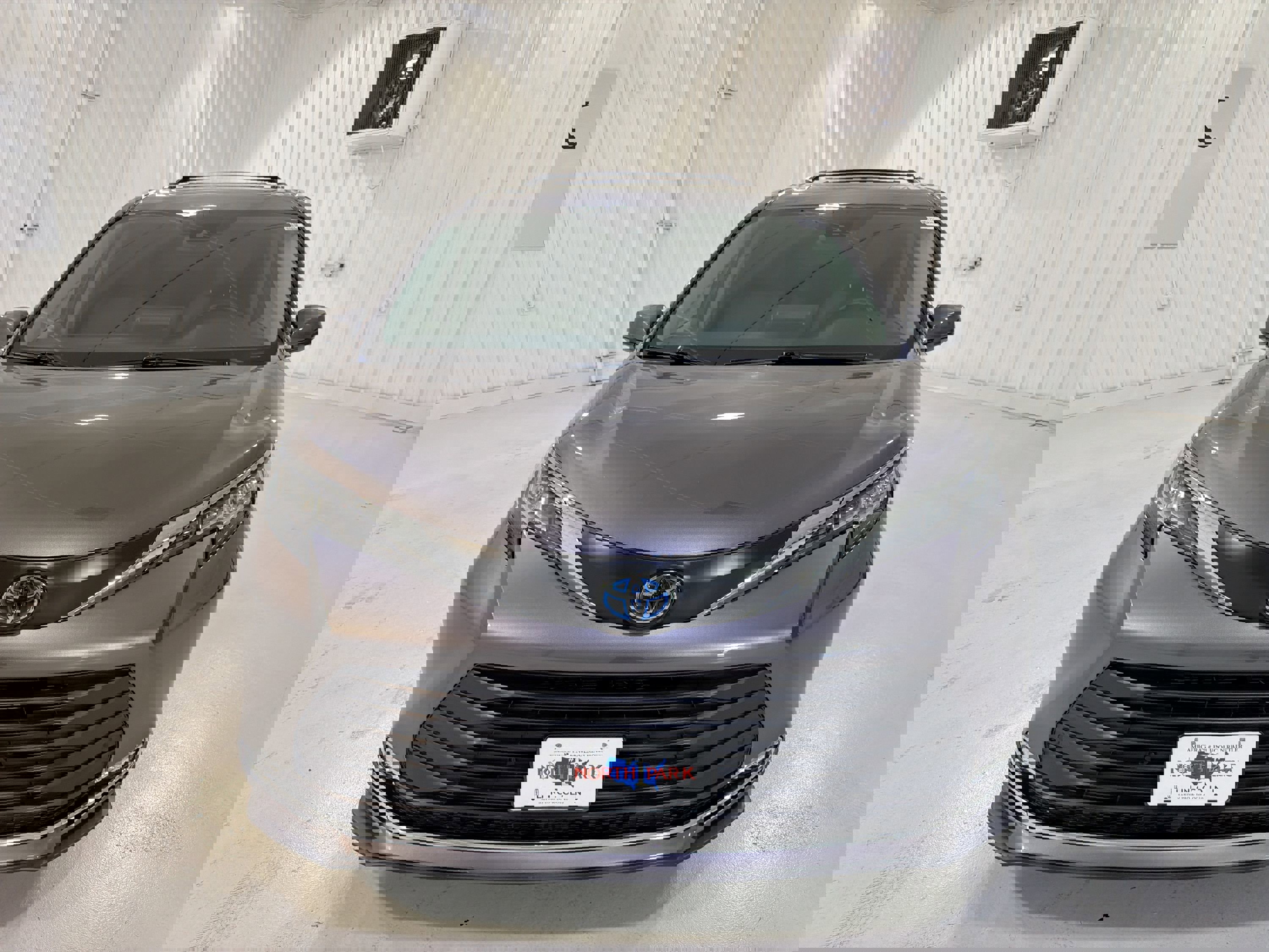 Used 2023 Toyota Sienna XLE image 32