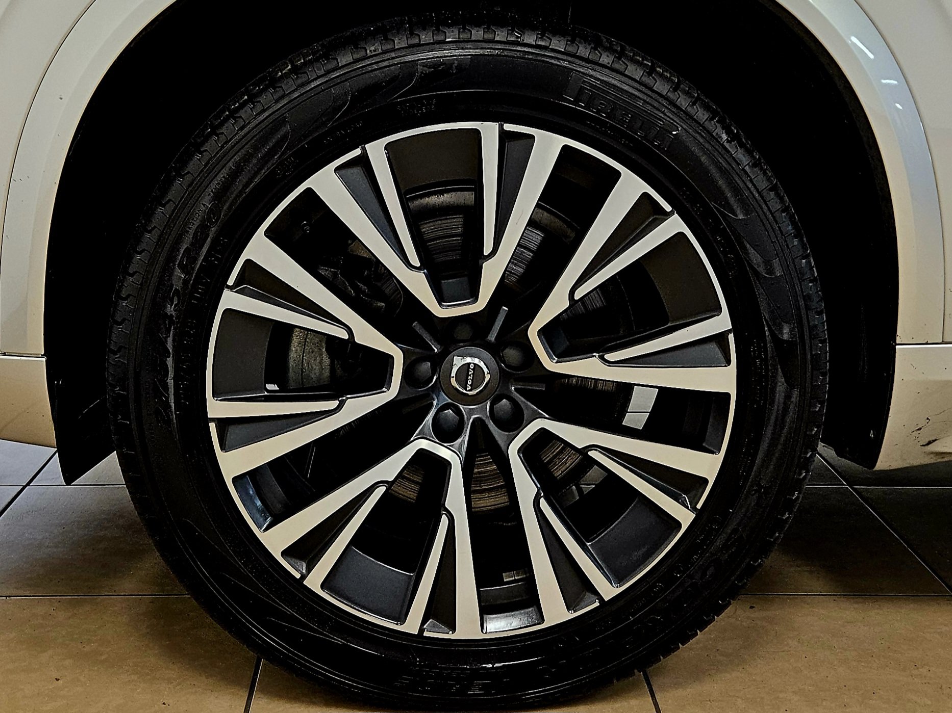 Used 2021 Volvo XC90 T6 Momentum w/ Protection Package Premier AWD/4WD image 37
