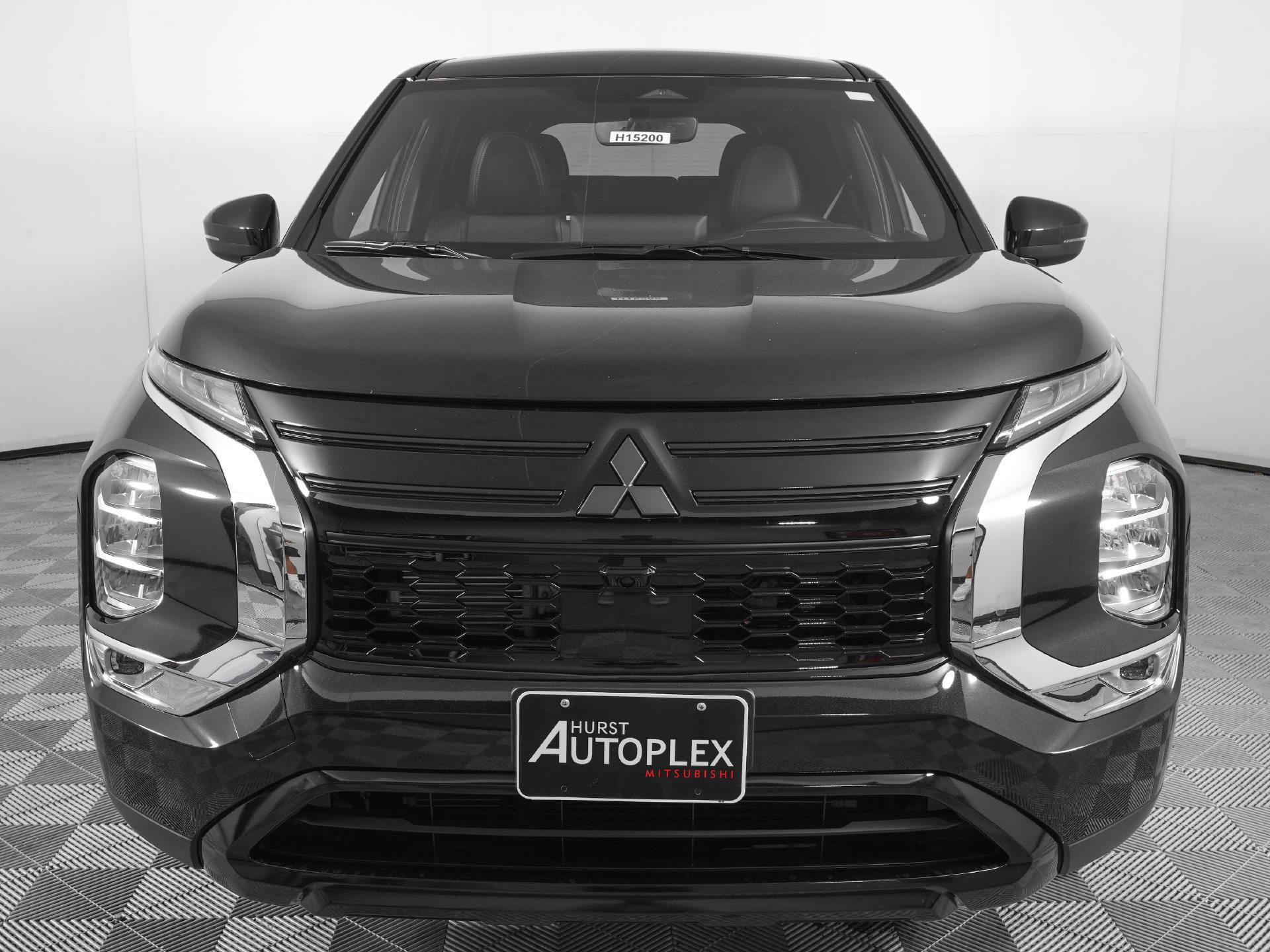 New 2026 Mitsubishi Outlander LE FWD image 3