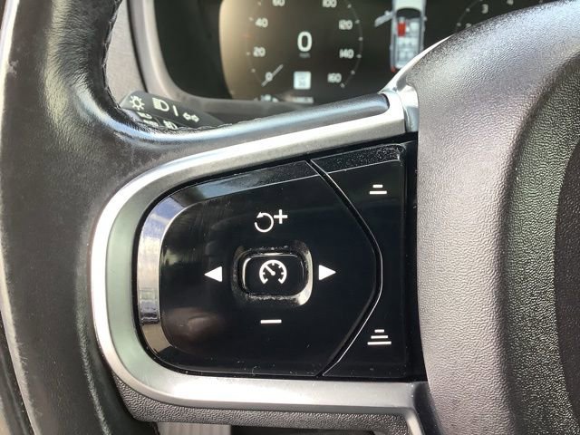 Used 2016 Volvo XC90 T6 Momentum w/ Momentum Plus Package image 26